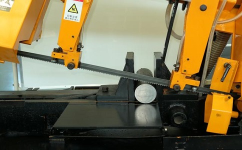 衡东数控带锯床自动送料精度会出现偏差吗？